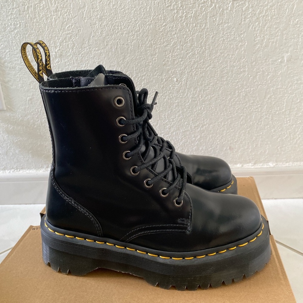 Dr. Martens Jadon boot